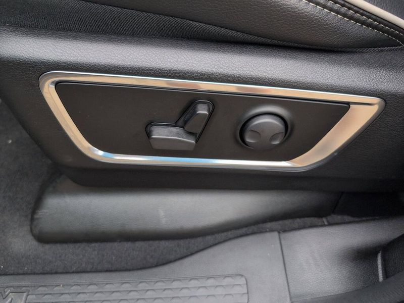 New 2025 RAM 1500 Laramie Crew Cab 4x4 5