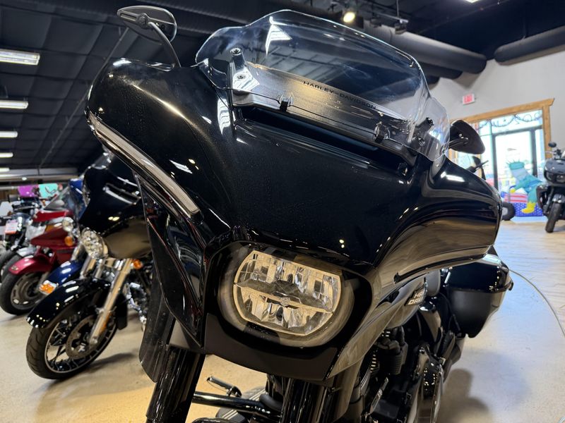 USED 2024 HARLEY STREET GLIDE Image 4