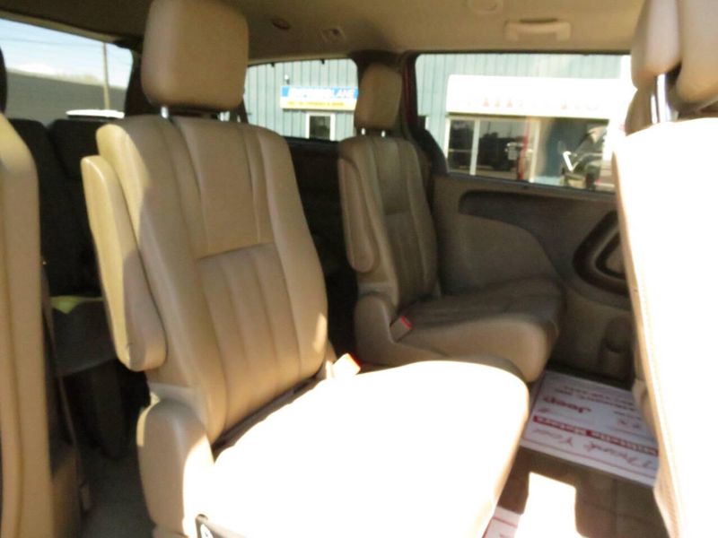 Used 2015 Chrysler Town & Country Touring L 4dr Mini VanImage 22