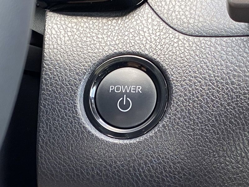 Used 2025 Toyota Camry SEImage 21