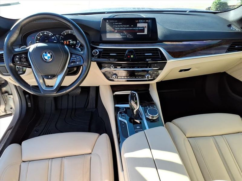 Used 2019 BMW 530i xDriveImage 13