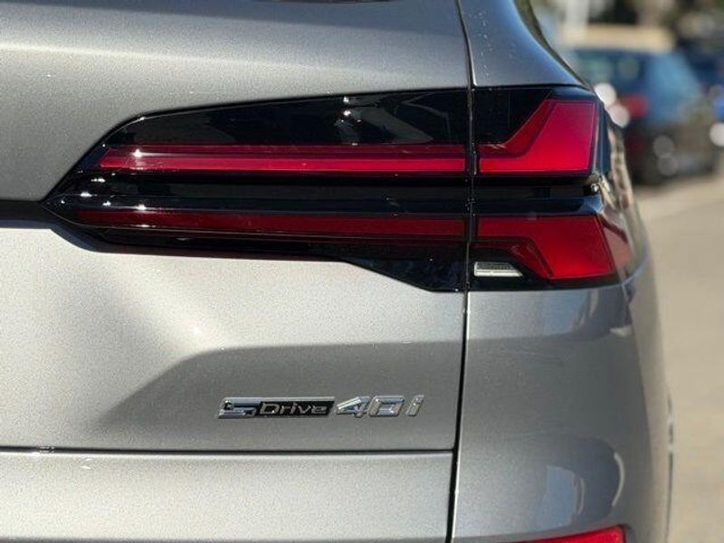 New 2026 BMW X5 sDrive40iImage 9