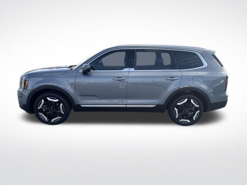 2024 Kia Telluride EX photo 2