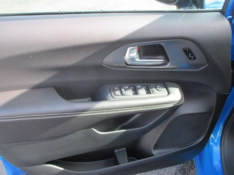 New 2026 Chrysler Pacifica SelectImage 16