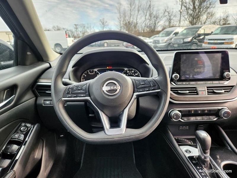 Used 2023 Nissan Altima 2.5 SV
