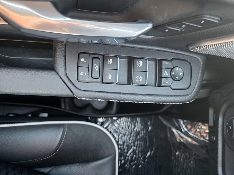 New 2025 RAM 1500 LaramieImage 18