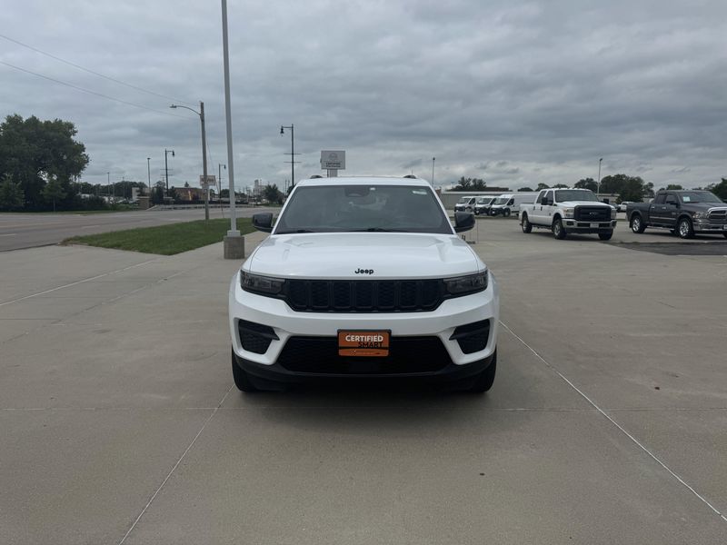 Used 2022 Jeep Grand Cherokee AltitudeImage 3