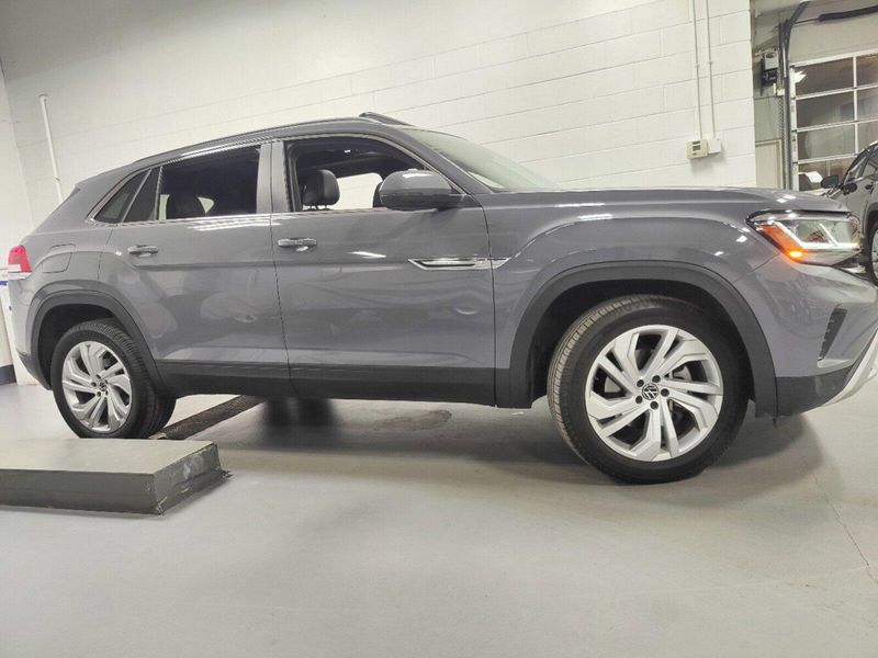 2020 Volkswagen Atlas Cross Sport V6 SEL AWD w/Sunroof & NavImage 4