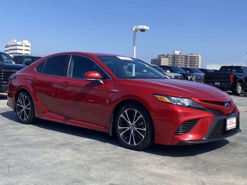 2020 Toyota Camry SEImage 2