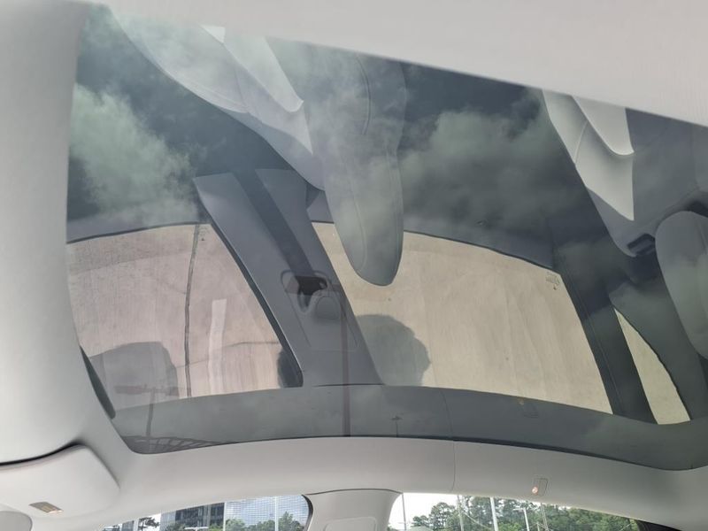 2023 Tesla Model Y Long RangeImage 18