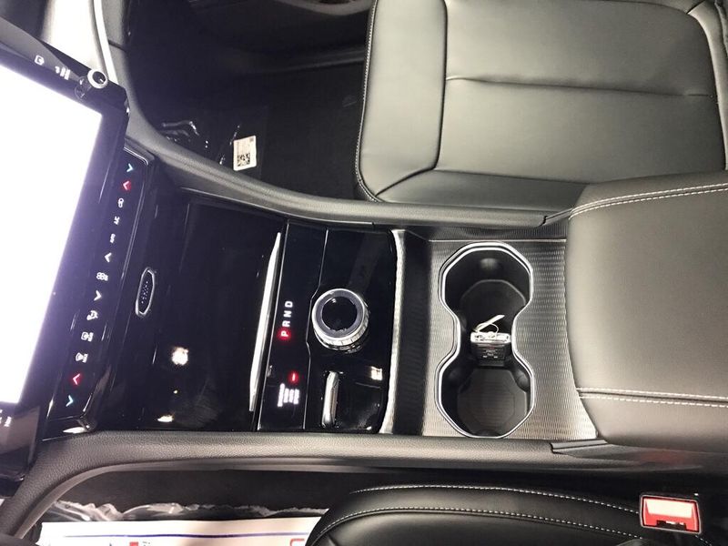 New 2026 Jeep Grand Cherokee L Limited 4x4Image 6