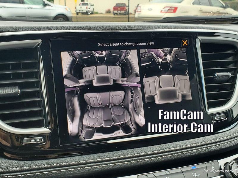 New 2025 Chrysler Pacifica SelectImage 32