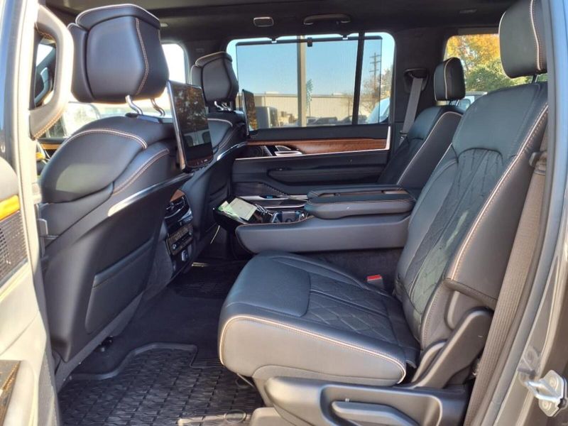 2024 Jeep Grand Wagoneer L III photo 9