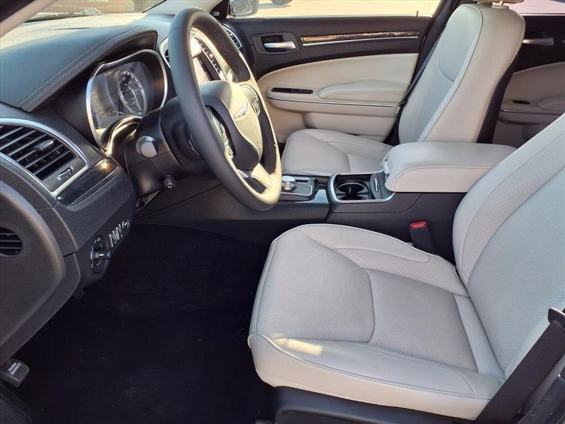 Used 2023 Chrysler 300 TouringImage 14