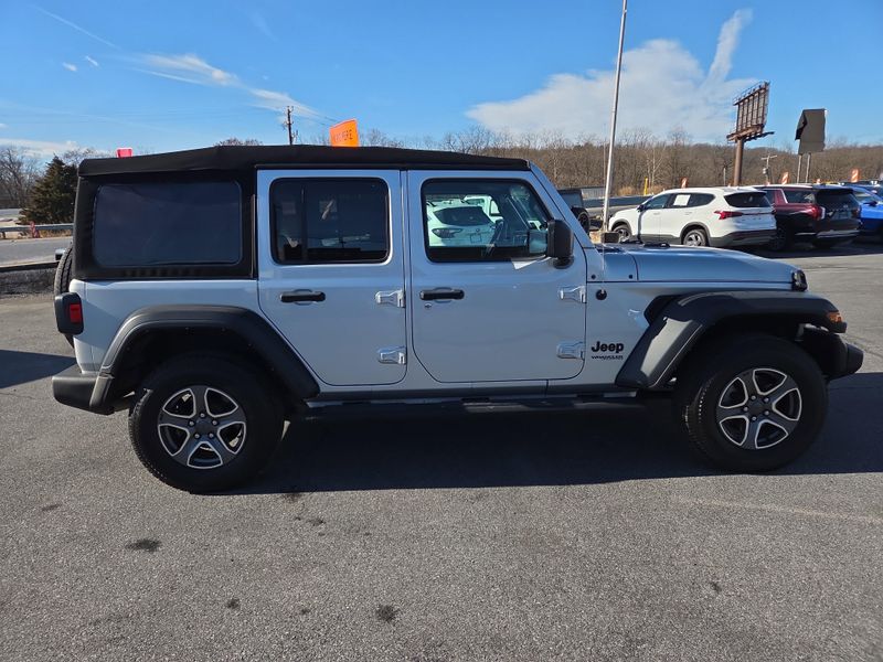 2022 Jeep Wrangler Unlimited Sport S photo 2