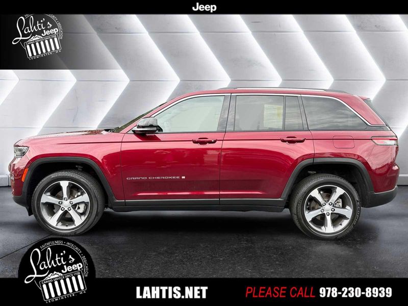 2023 Jeep Grand Cherokee Limited photo 3