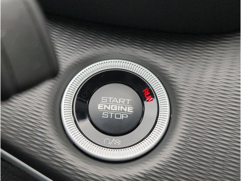 New 2025 Jeep Grand Cherokee Altitude X 4x2Image 18