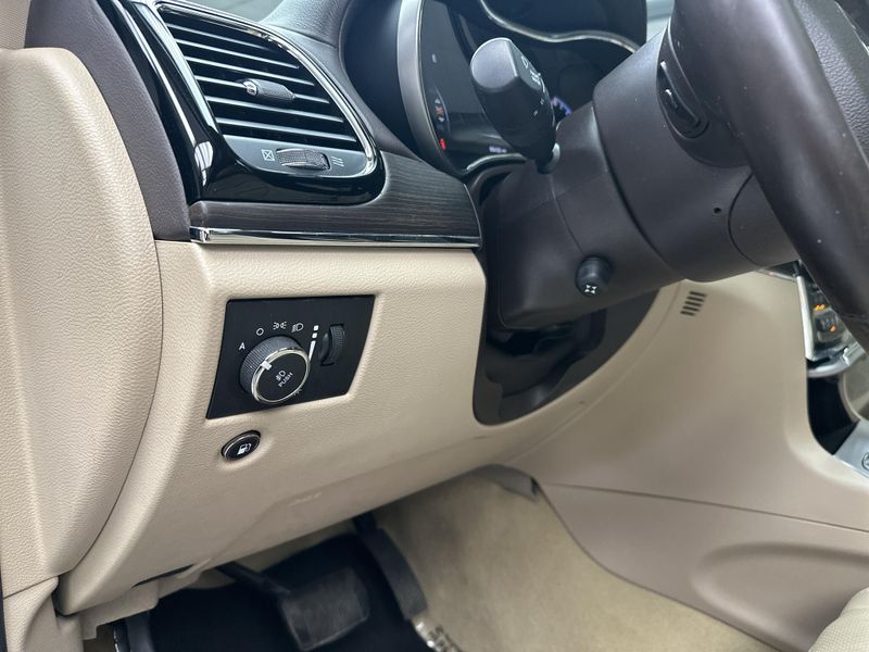 Used 2021 Jeep Grand Cherokee OverlandImage 5