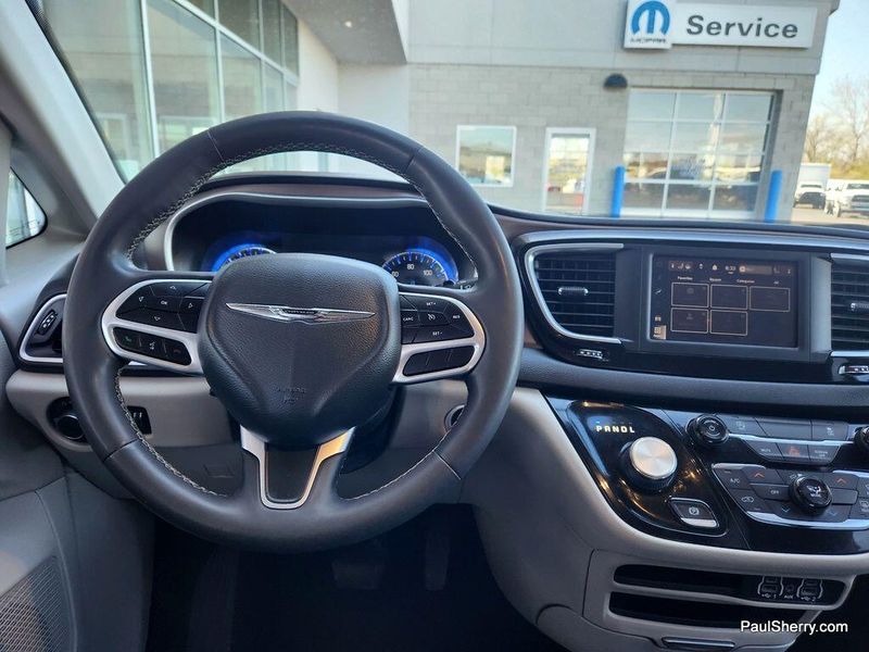 2022 Chrysler Voyager LXImage 42