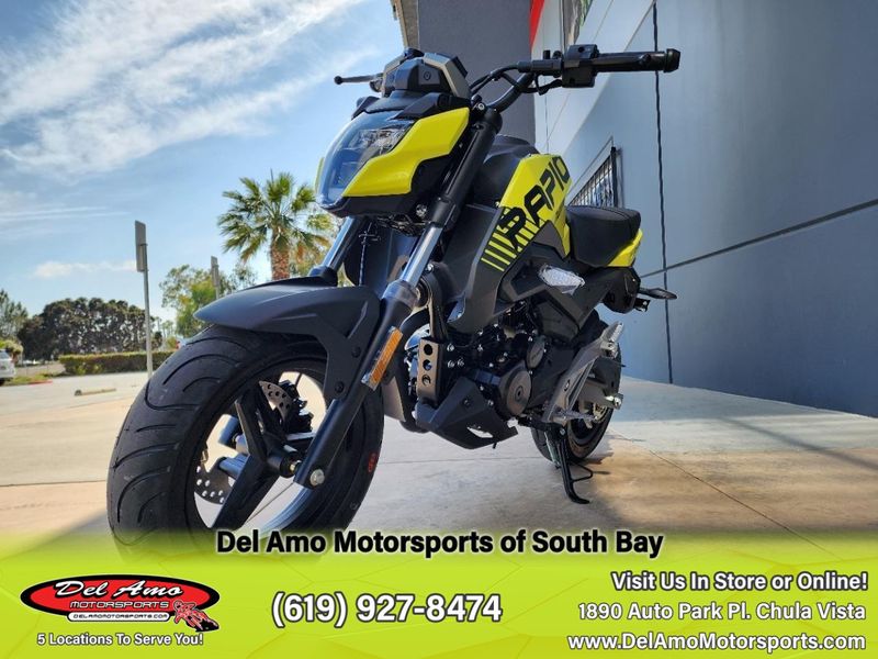 2023 CFMOTO CF125-3US  in a LEMON GREEN exterior color. Del Amo Motorsports of South Bay (619) 547-1937 delamomotorsports.com 