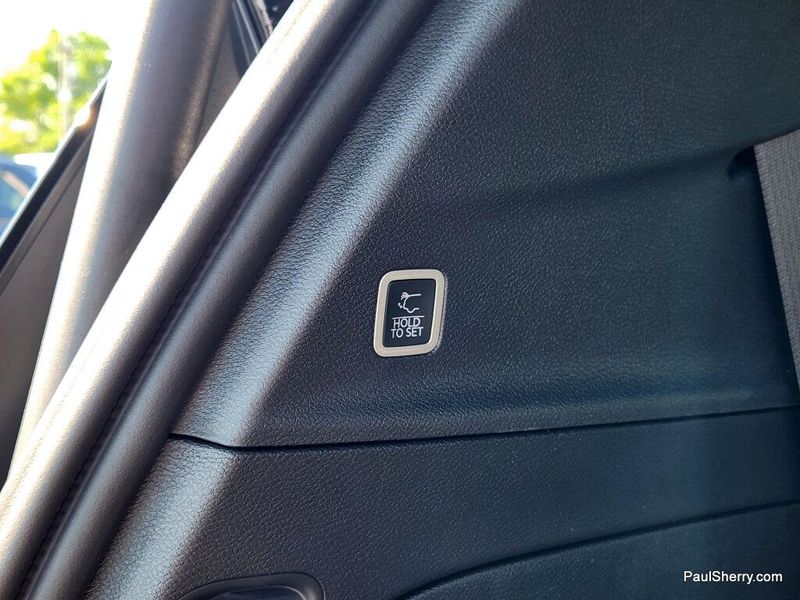 New 2027 Chrysler Pacifica Select