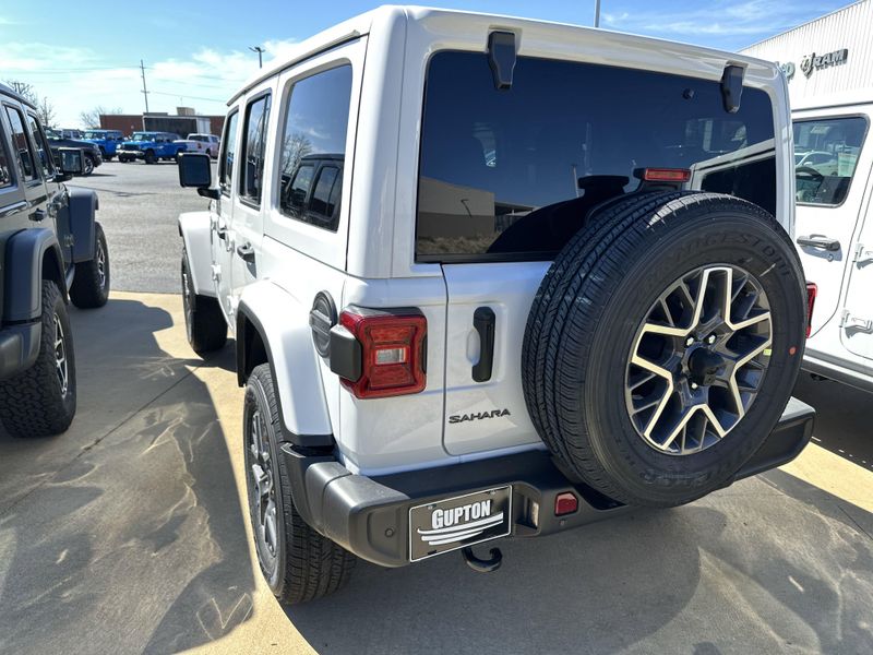 2025 Jeep Wrangler 4-door SaharaImage 9