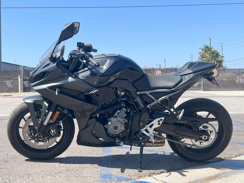 2025 Suzuki GSX-S 8R Image 1