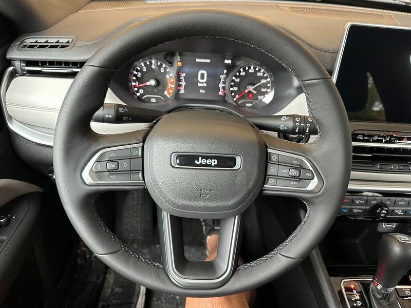 2025 Jeep Compass Limited 4x4Image 2