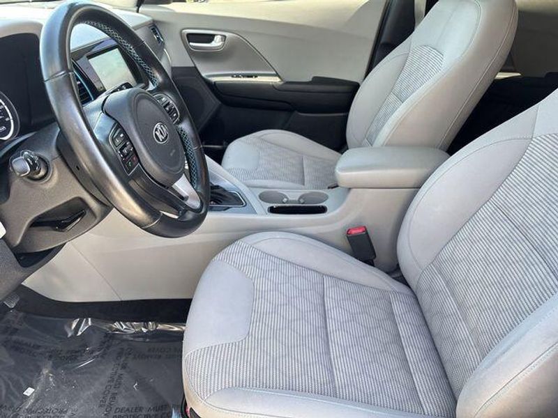 Used 2019 Kia Niro Plug-In Hybrid LXImage 18