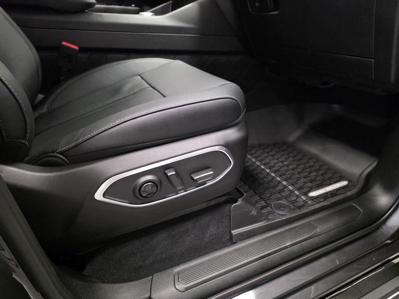2026 Jeep Grand Wagoneer L Grand Wagoneer L Limited Reserve 4x4