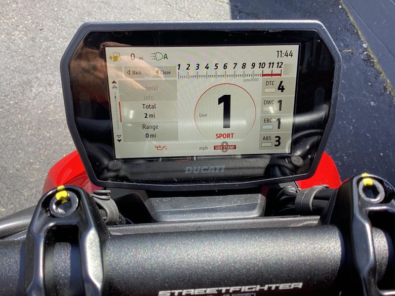 New 2025 Ducati STREETFIGHTER V2S 