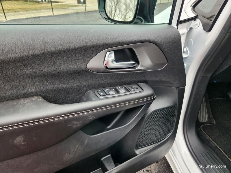 New 2026 Chrysler Voyager Lx