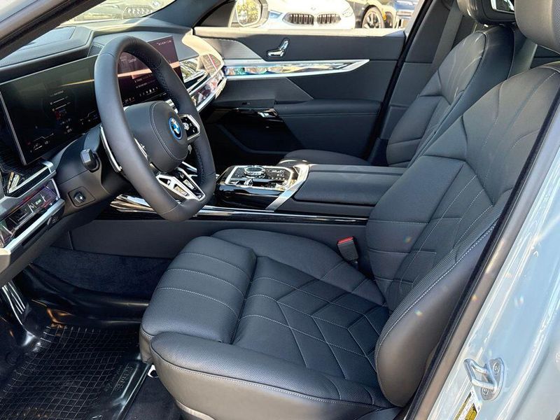 New 2026 BMW 7 Series 750e xDriveImage 16
