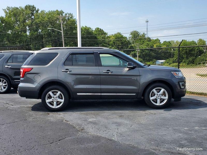 Used 2017 Ford Explorer XLTImage 7