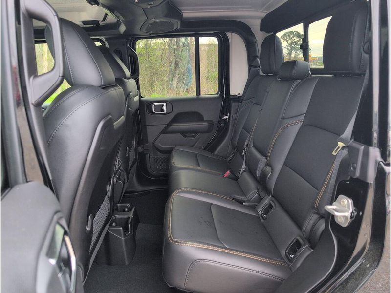 New 2026 Jeep Gladiator Sahara 4x4Image 29