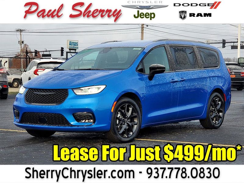 New 2026 Chrysler Pacifica Select