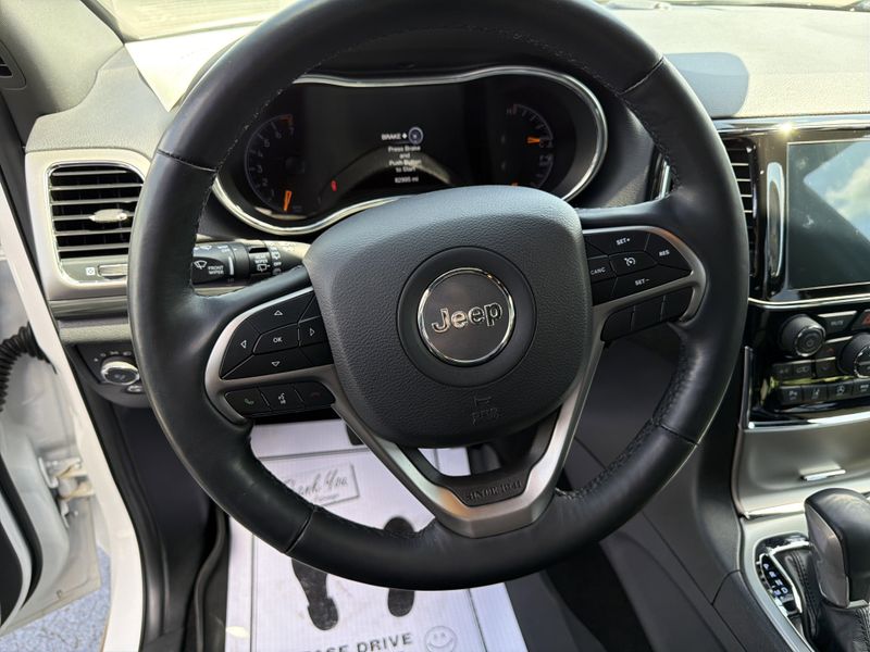 Used 2021 Jeep Grand Cherokee Laredo XImage 16