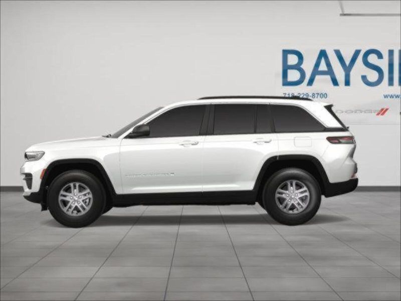 2025 Jeep Grand Cherokee Laredo photo 3
