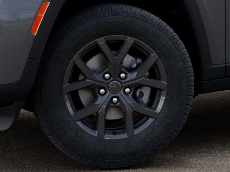 New 2027 Jeep Grand Cherokee Laredo Altitude 4x2Image 8