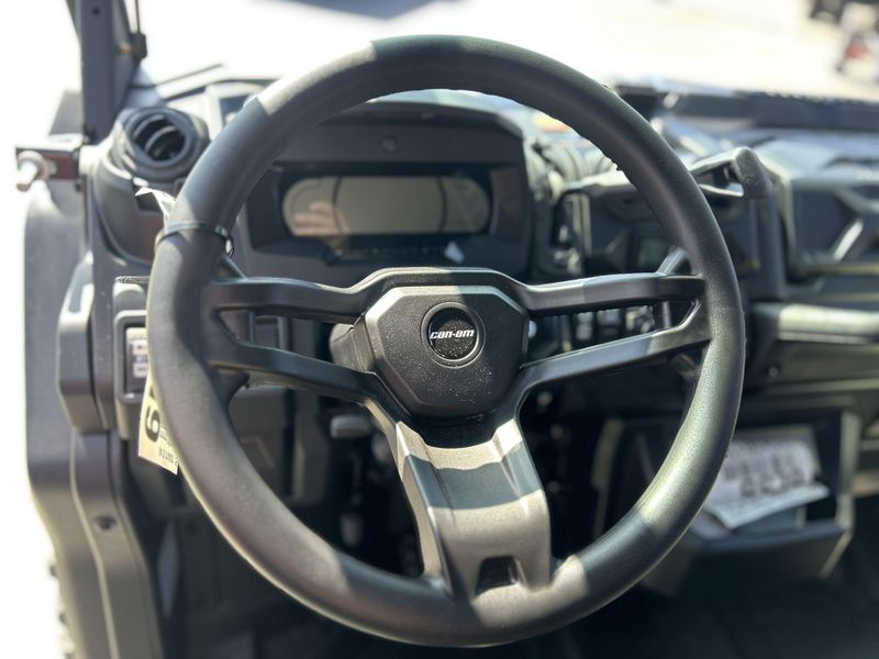 New 2025 Can-Am DEFENDER MAX LONE STAR CAB HD10 Image 19