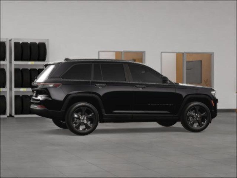 2025 Jeep Grand Cherokee Altitude photo 5