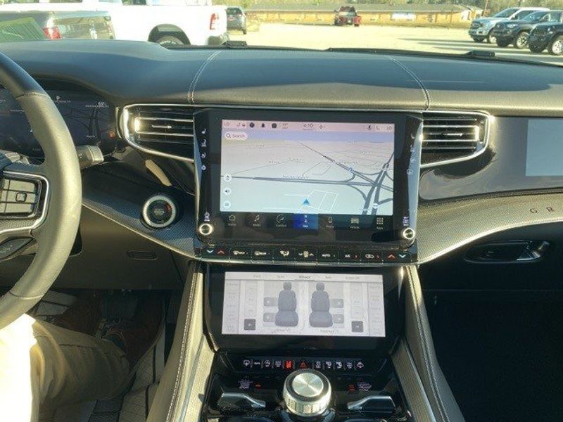 2023 Grand Wagoneer Obsidian 4X4Image 12