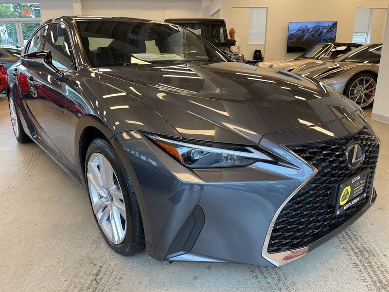 2021 Lexus IS 300Image 2