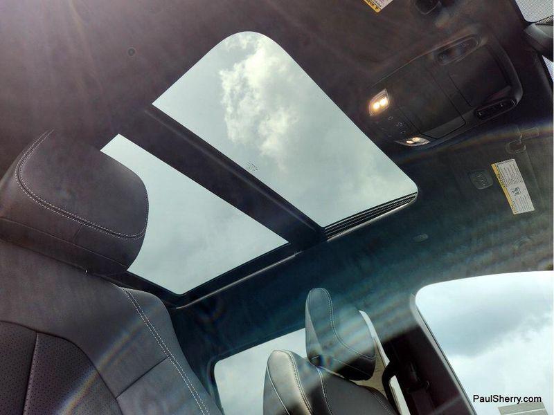 New 2026 Chrysler Pacifica Select