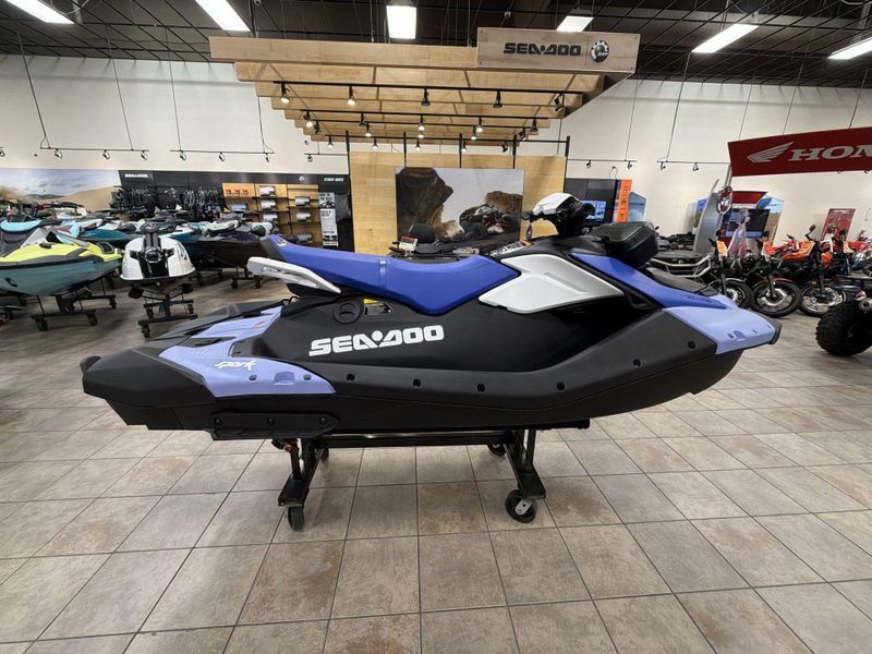 New 2025 Sea Doo SPARK FOR 3 90 CONVENIENCE PACKAGE (SOUND SYSTEM) Image 18