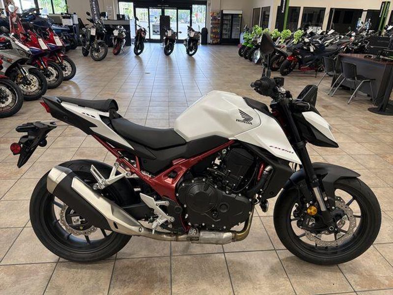 New 2025 Honda CB750 HORNET Image 10