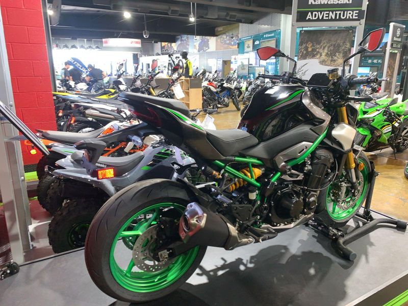 New 2025 Kawasaki Z900 SE ABS Image 13