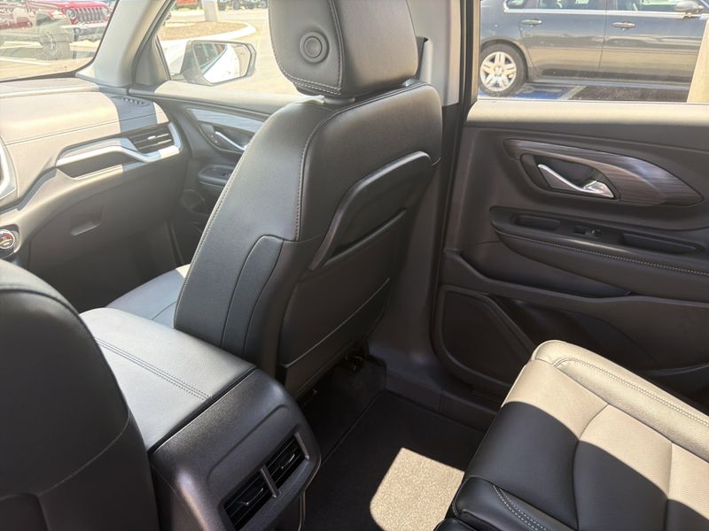 Used 2024 GMC Terrain SLTImage 28
