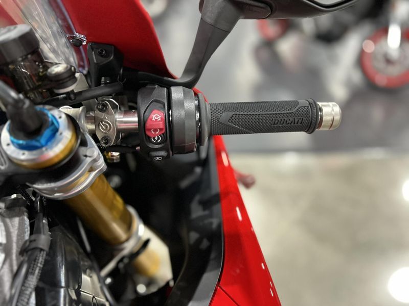New 2025 Ducati PANIGALE V4 S Image 3