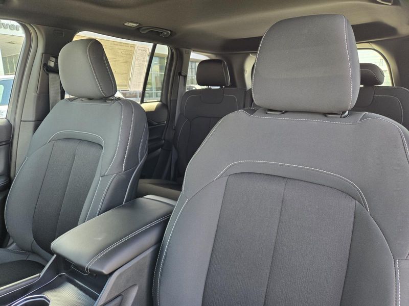 New 2026 Jeep Grand Cherokee Laredo X 4x2